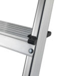 Hailo-L60-Aluminium-Step-Ladder-tread-grip
