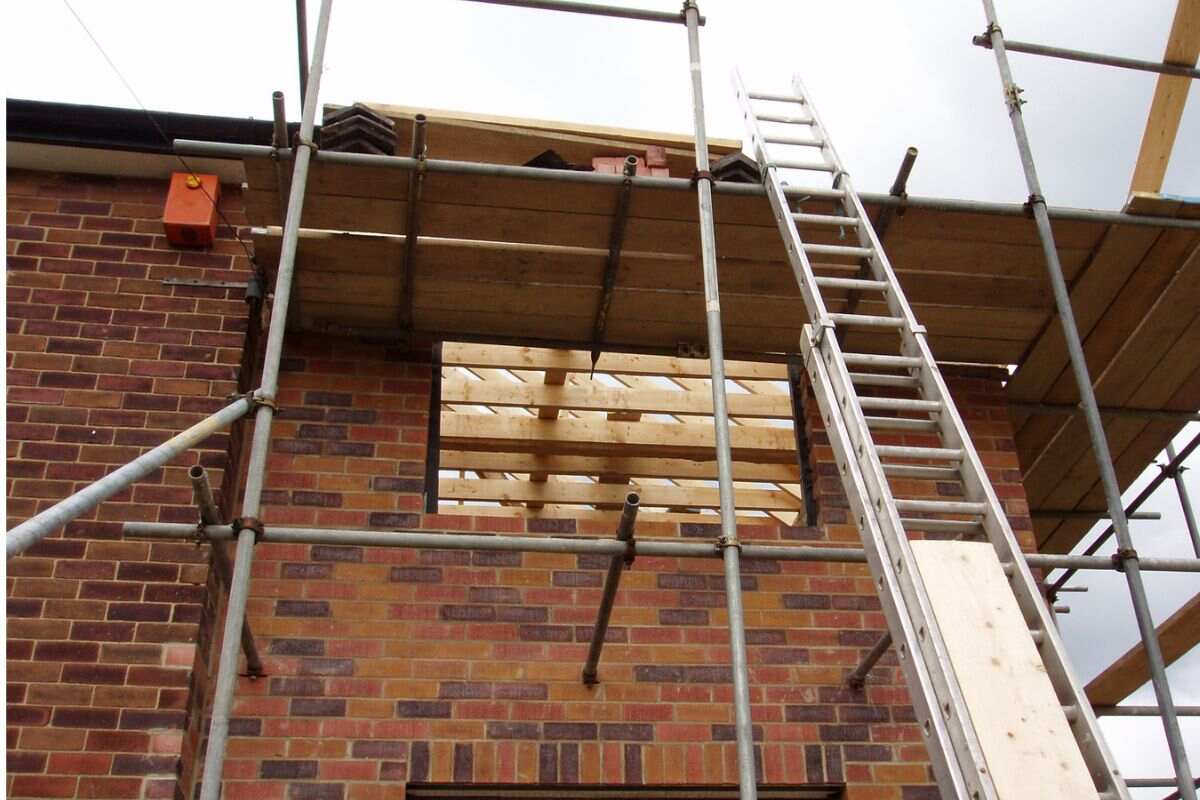 What is a Triple Extension Ladder? Your Guide